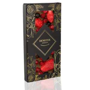 Tejcsokoládé eperrel, piros és fekete ribizlivel