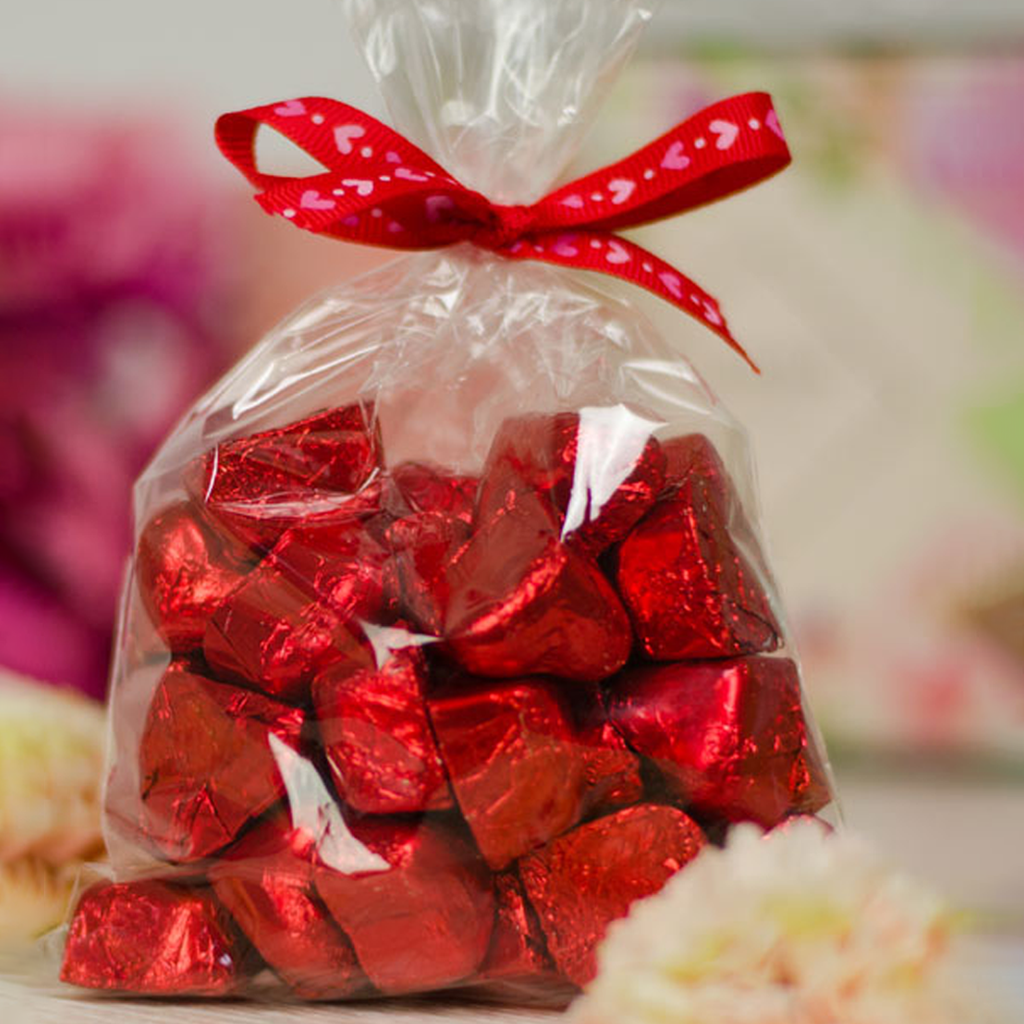 Mini szív tejcsokoládéból és étcsokoládéból Mini szív tejcsokoládéból és étcsokoládéból